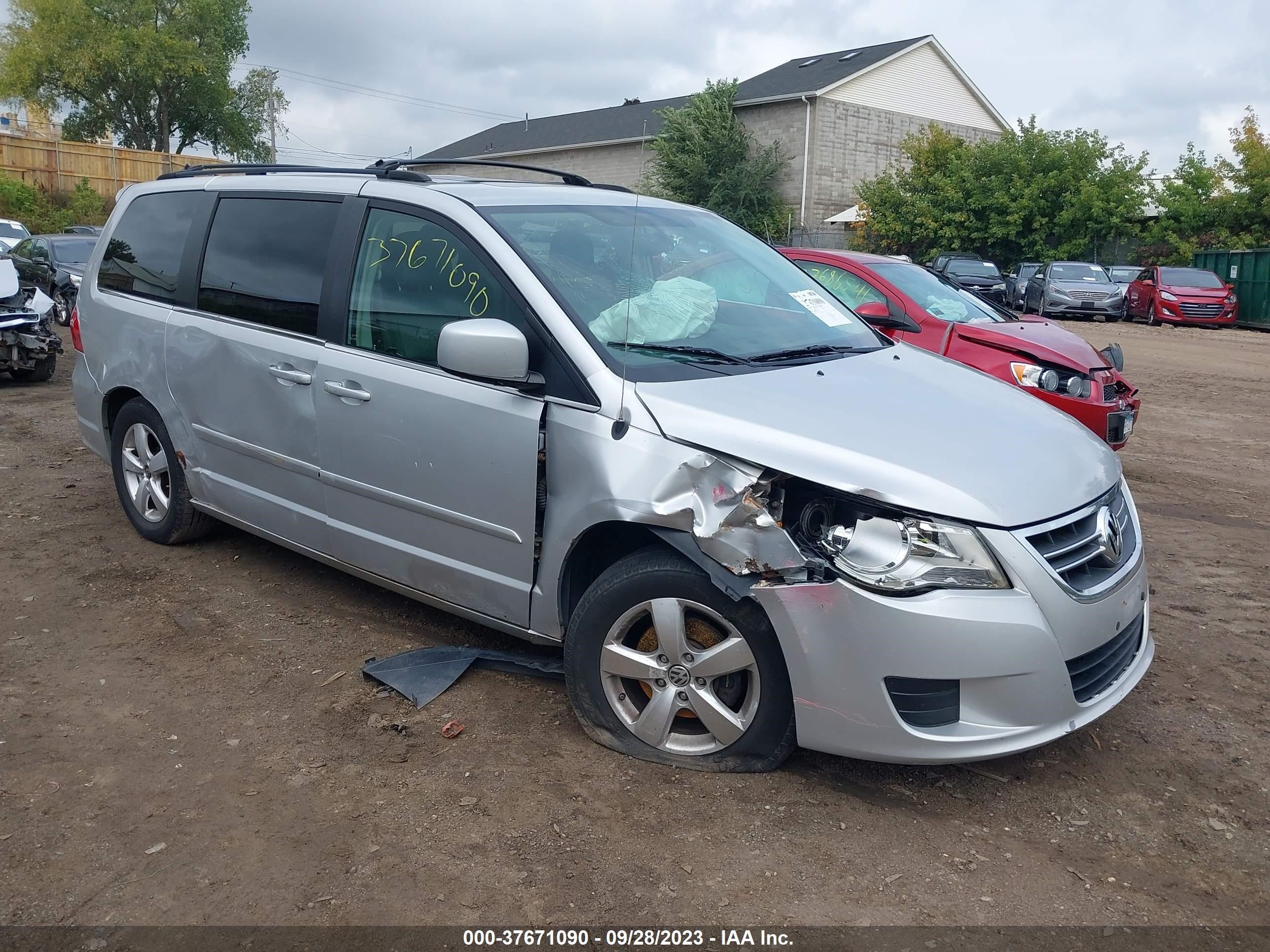 volkswagen routan 2009 2v8hw34119r588813