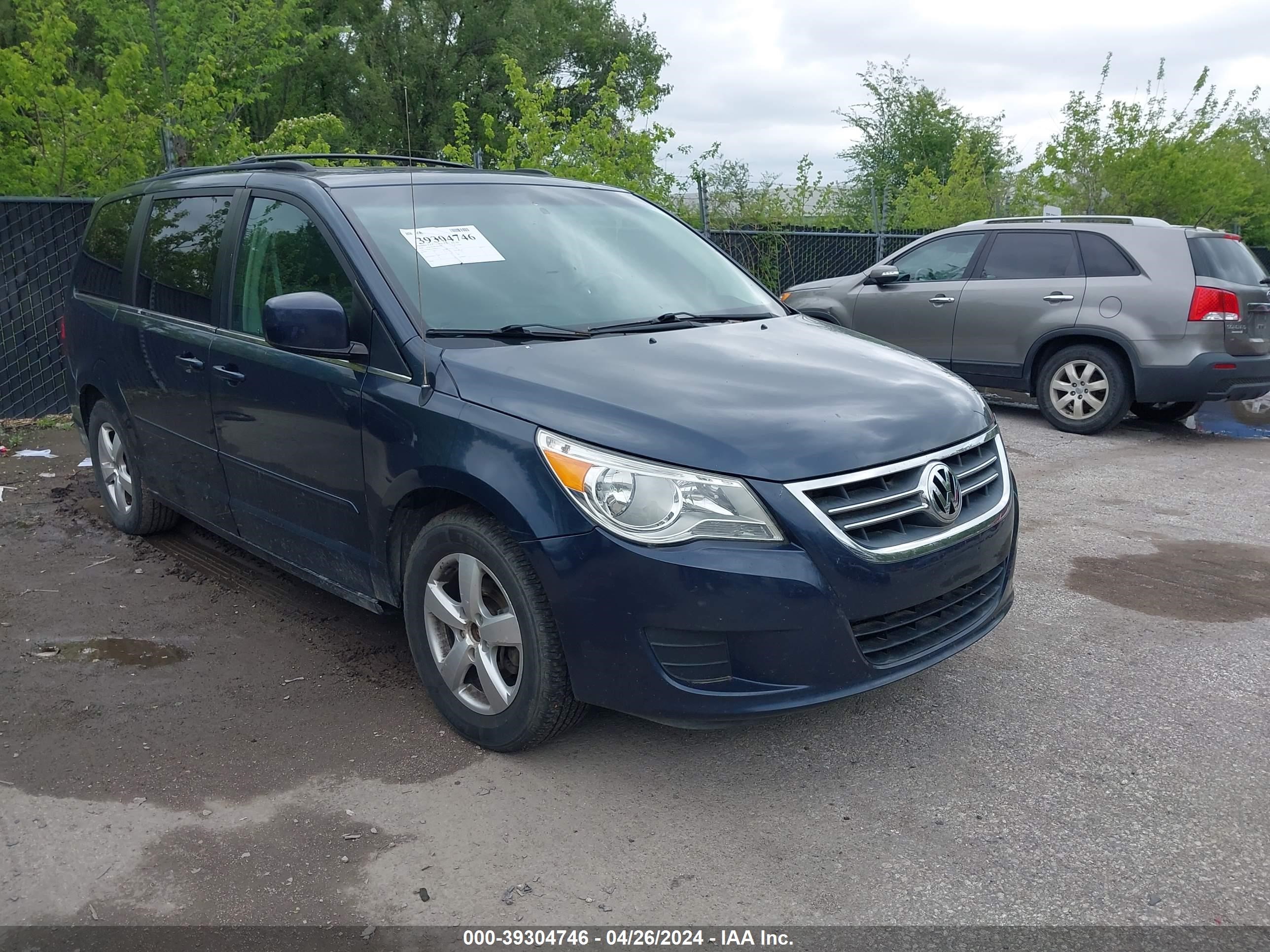 volkswagen routan 2009 2v8hw34189r501313