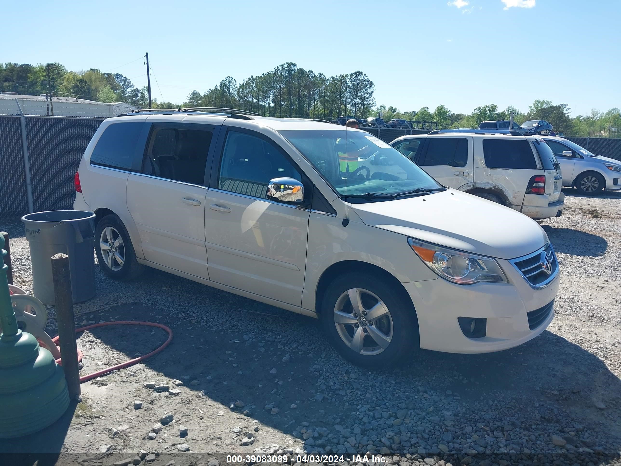 volkswagen routan 2009 2v8hw64xx9r501724