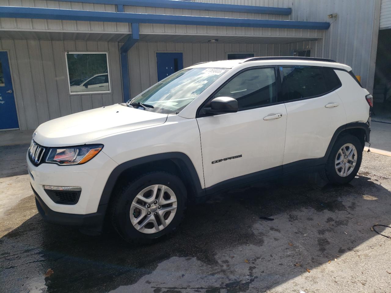 jeep compass 2018 3c4njcab3jt339411