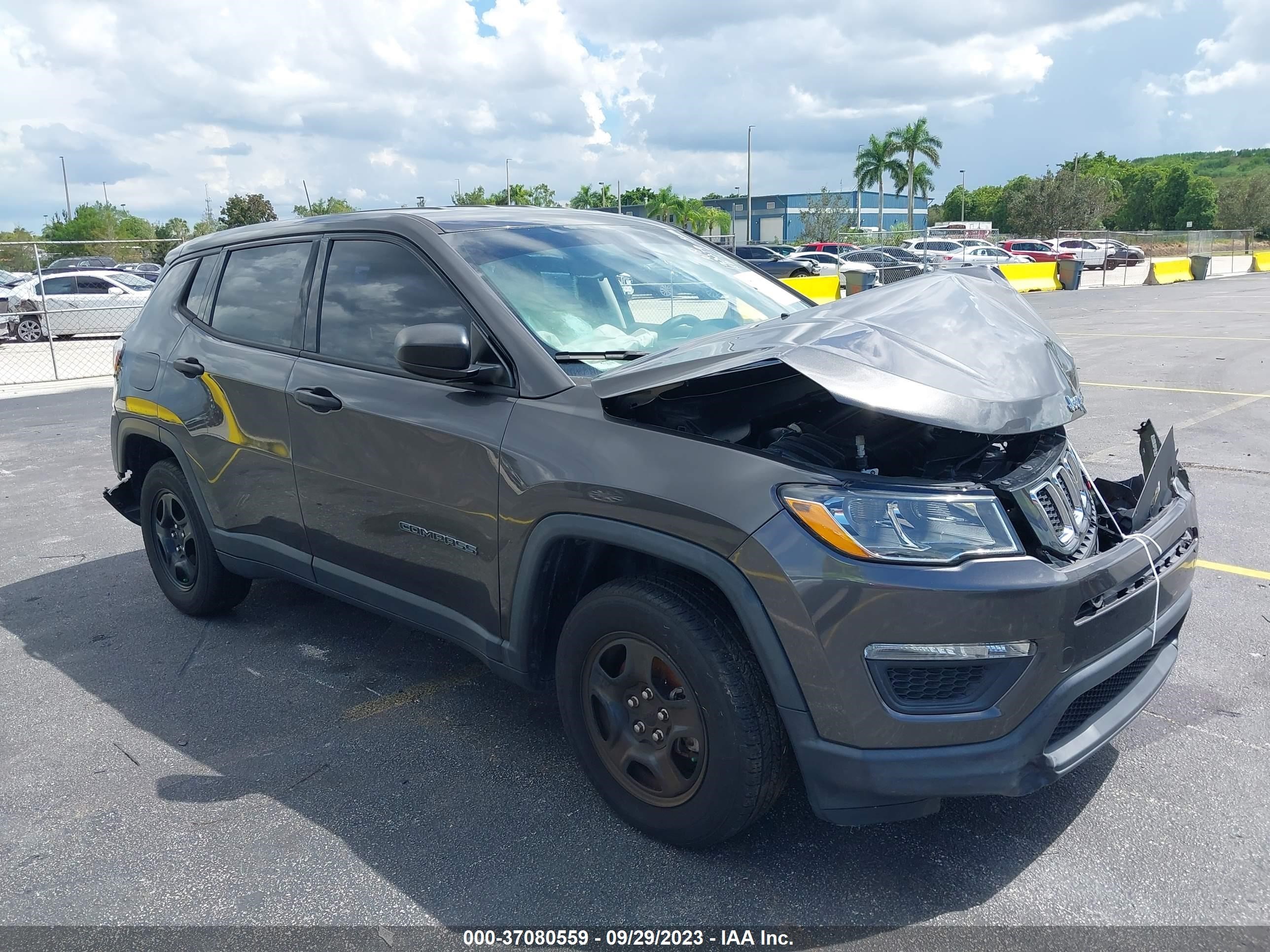 jeep compass 2018 3c4njcabxjt193279