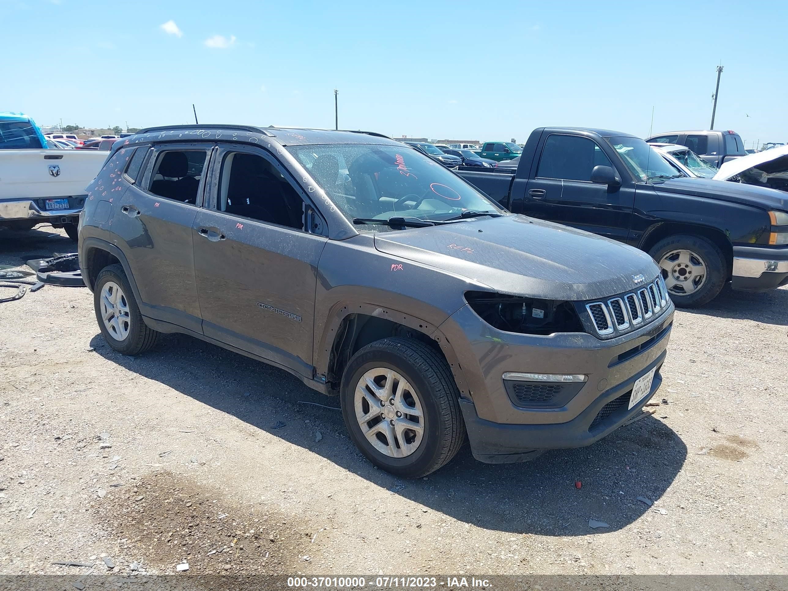 jeep compass 2018 3c4njdab2jt100583