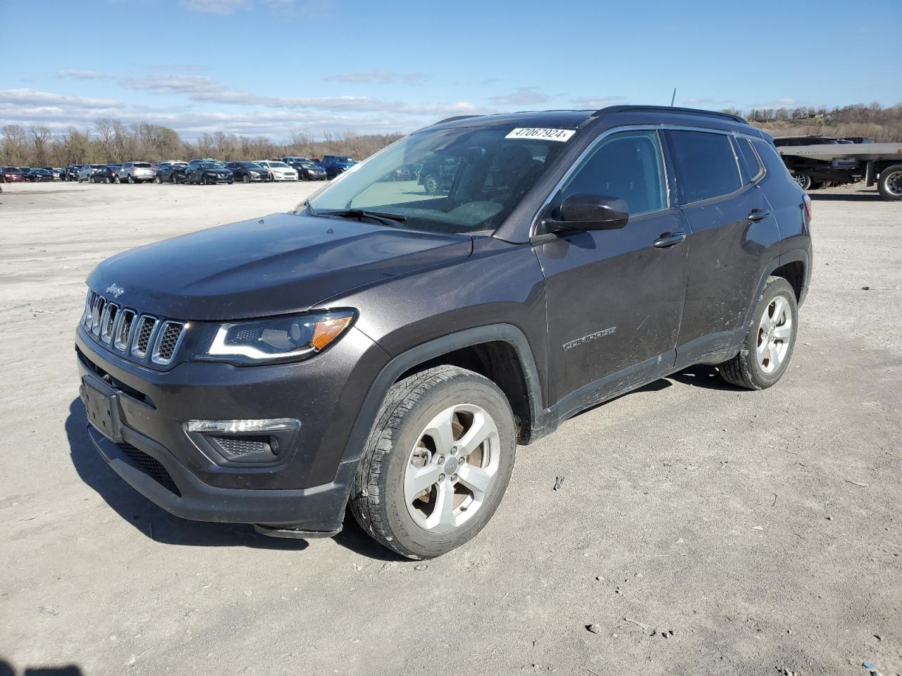 jeep compass 2018 3c4njdbb7jt333163