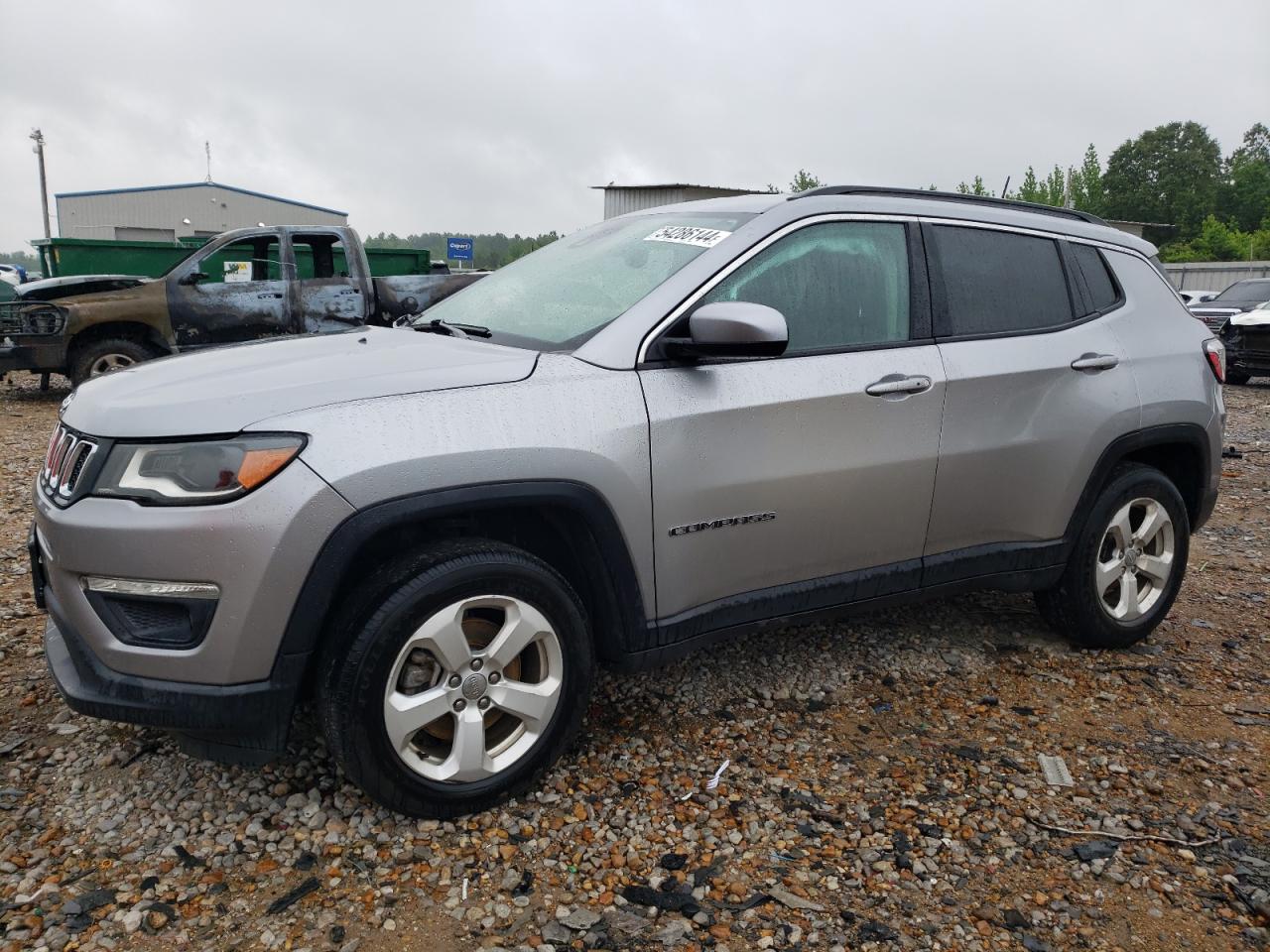 jeep compass 2018 3c4njdbb7jt360105