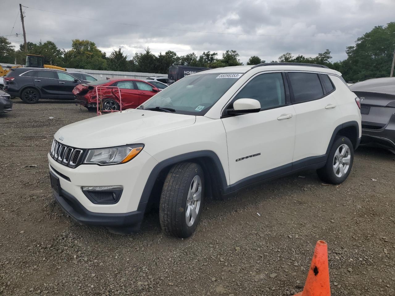 jeep compass 2018 3c4njdbb9jt282393