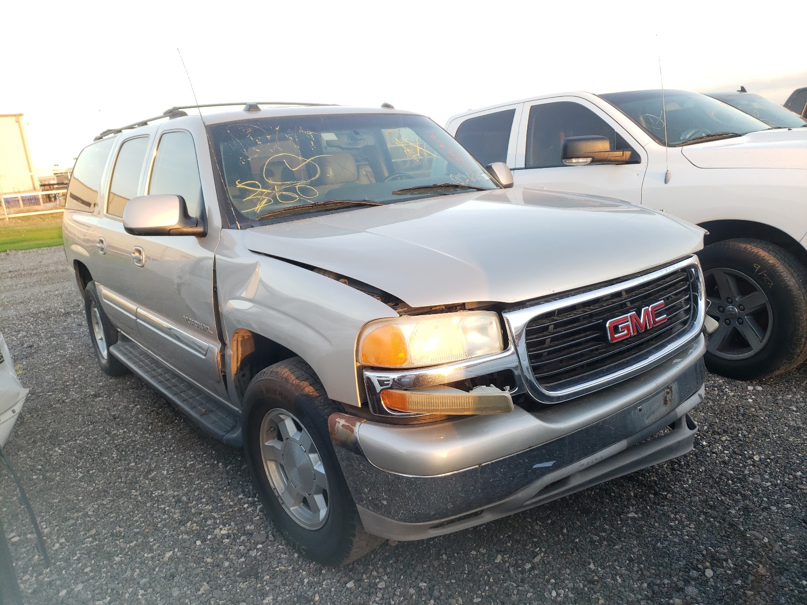 gmc yukon xl c 2004 3gkec16z04g262891