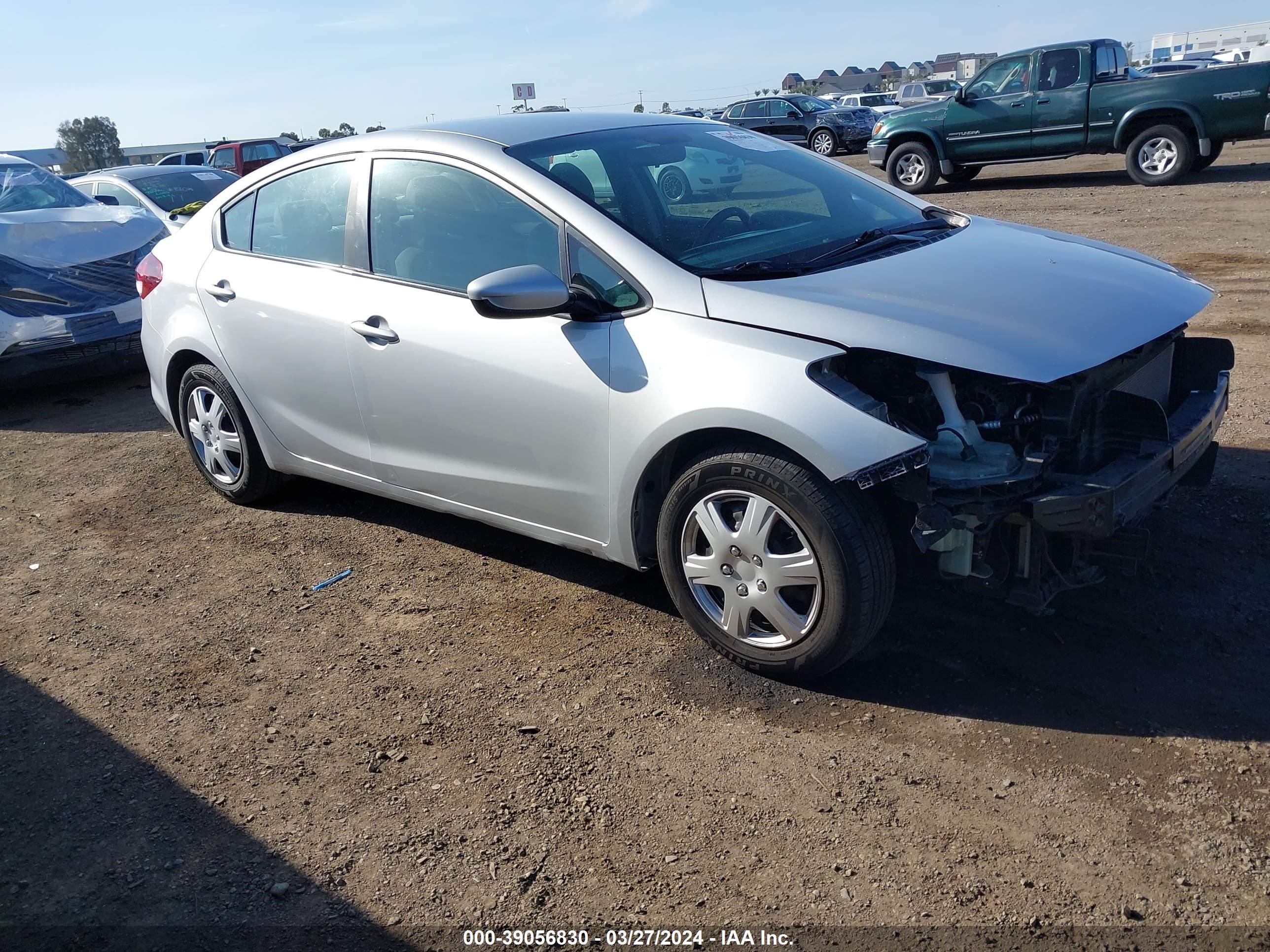 kia forte 2018 3kpfk4a74je255928