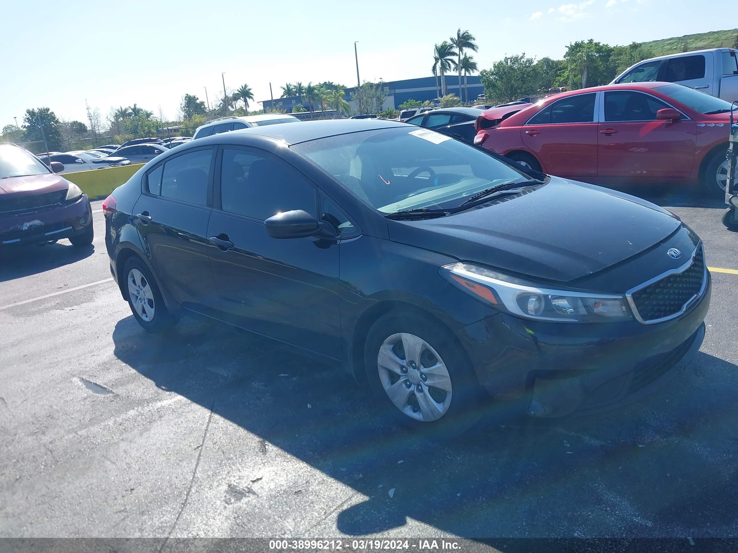 kia forte 2018 3kpfk4a76je212871