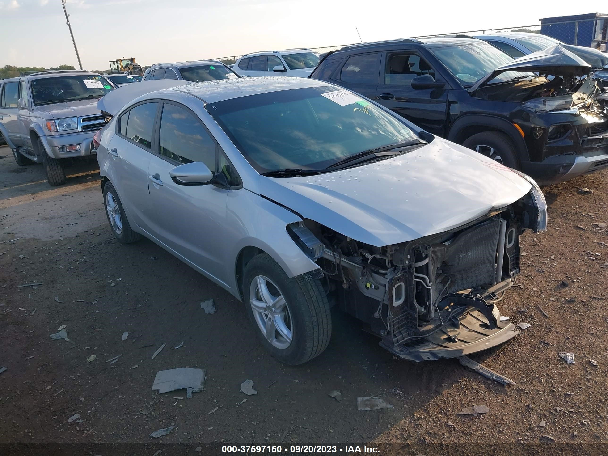 kia forte 2018 3kpfk4a77je276465