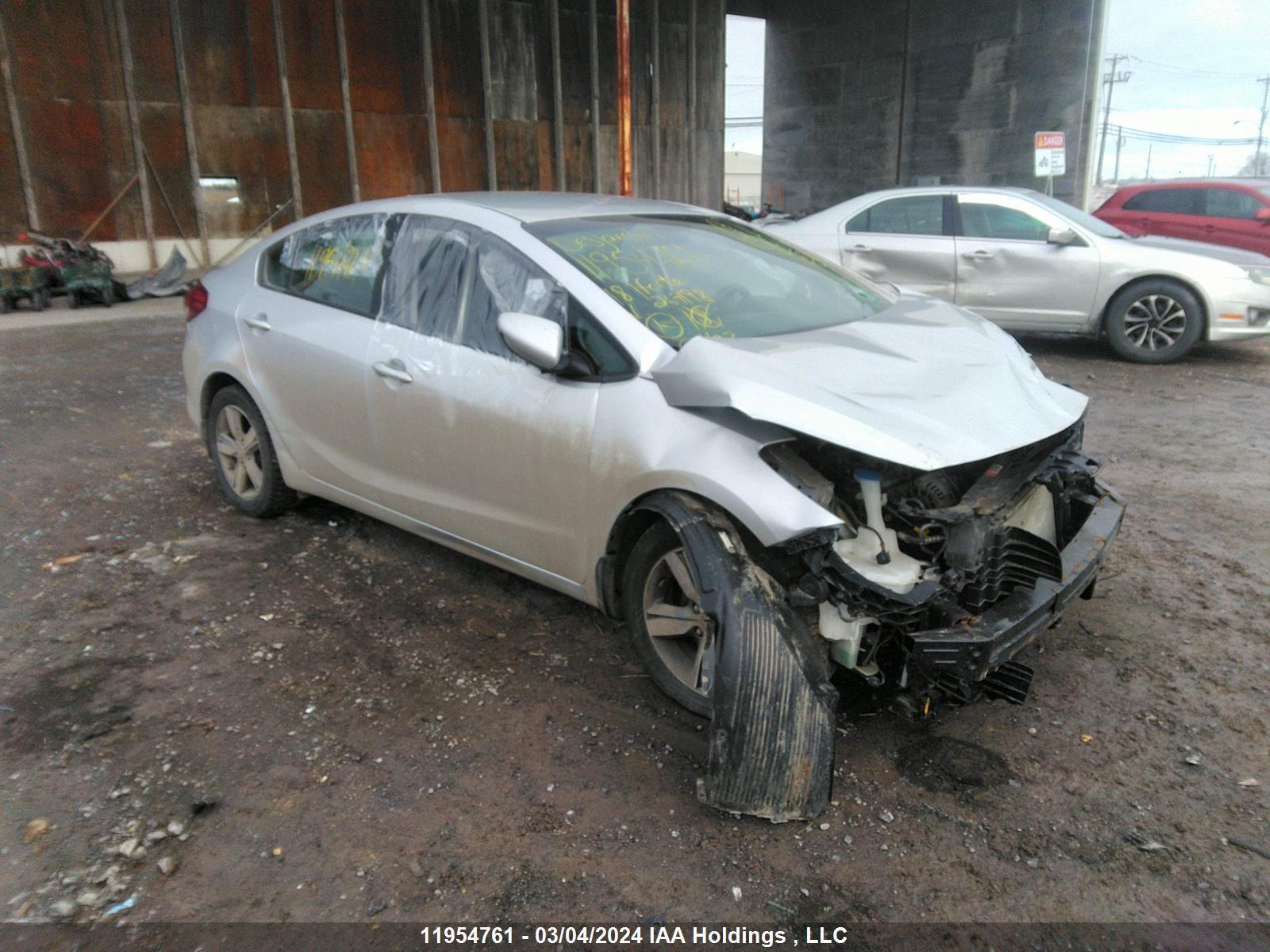 kia forte 2018 3kpfl4a72je267198