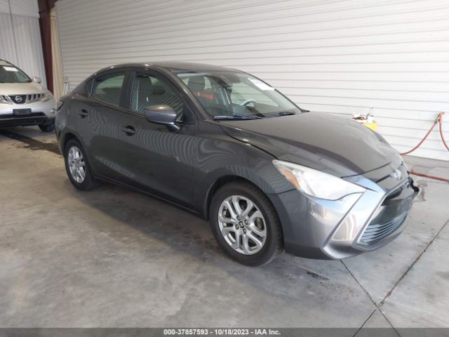 toyota  2017 3mydlbyv5hy183886