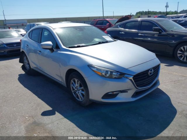 mazda mazda3 2018 3mzbn1u71jm161931