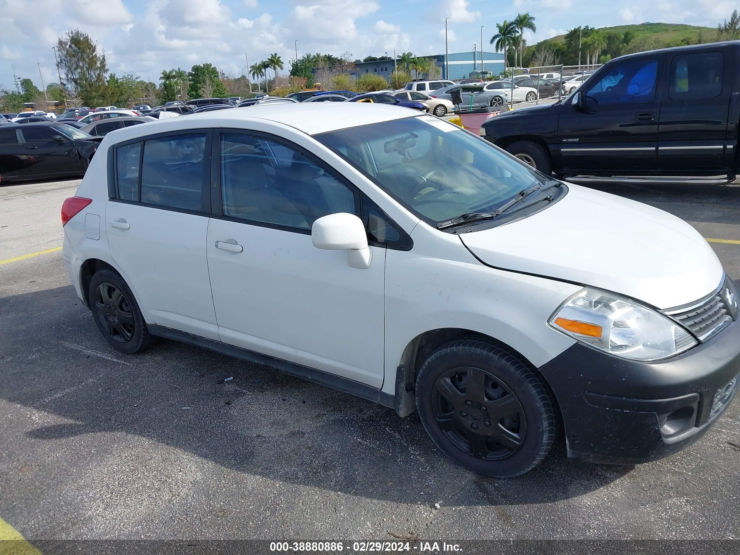 nissan versa 2008 3n1bc13e18l381968