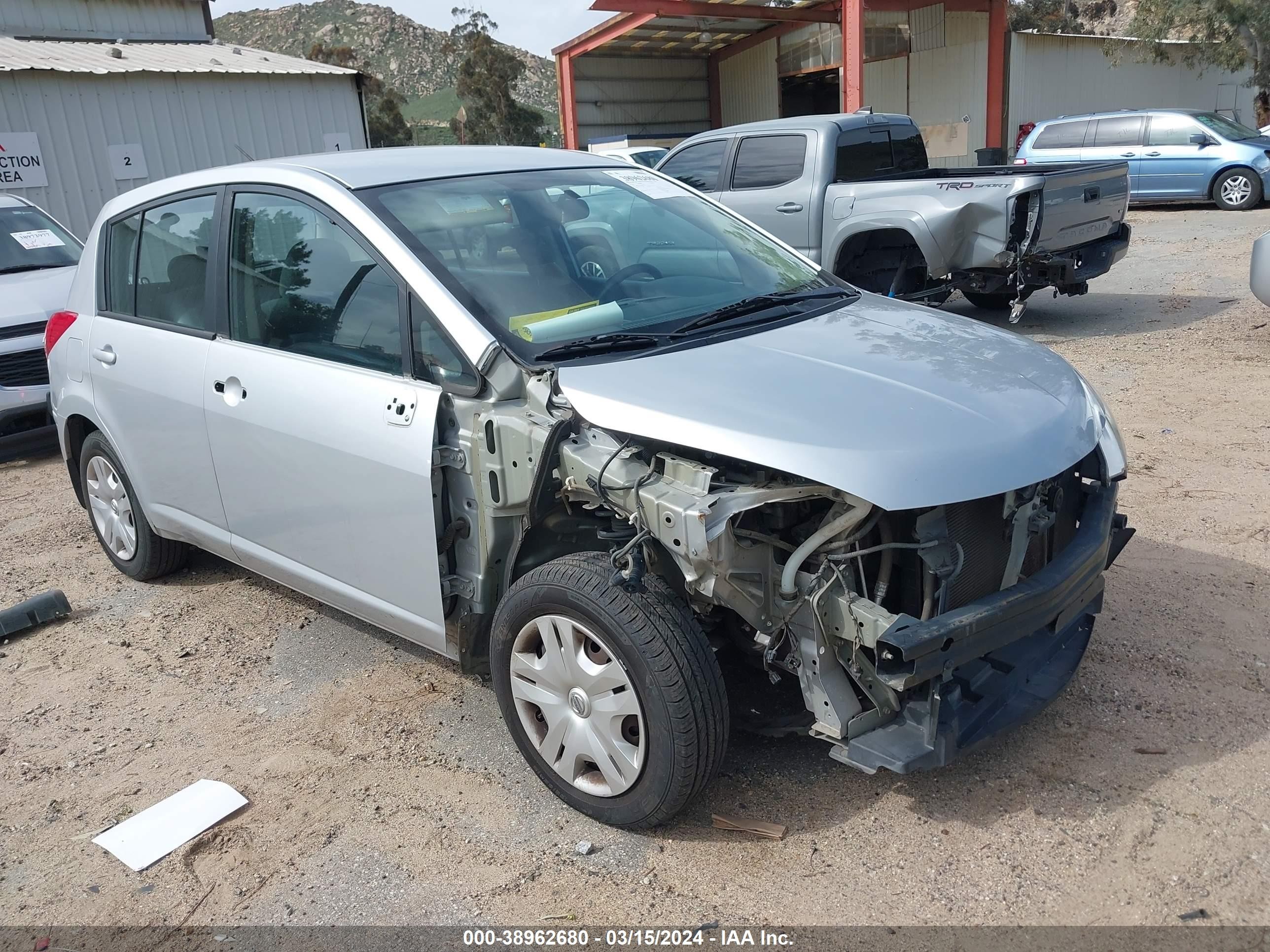 nissan versa 2010 3n1bc1cp1al418136