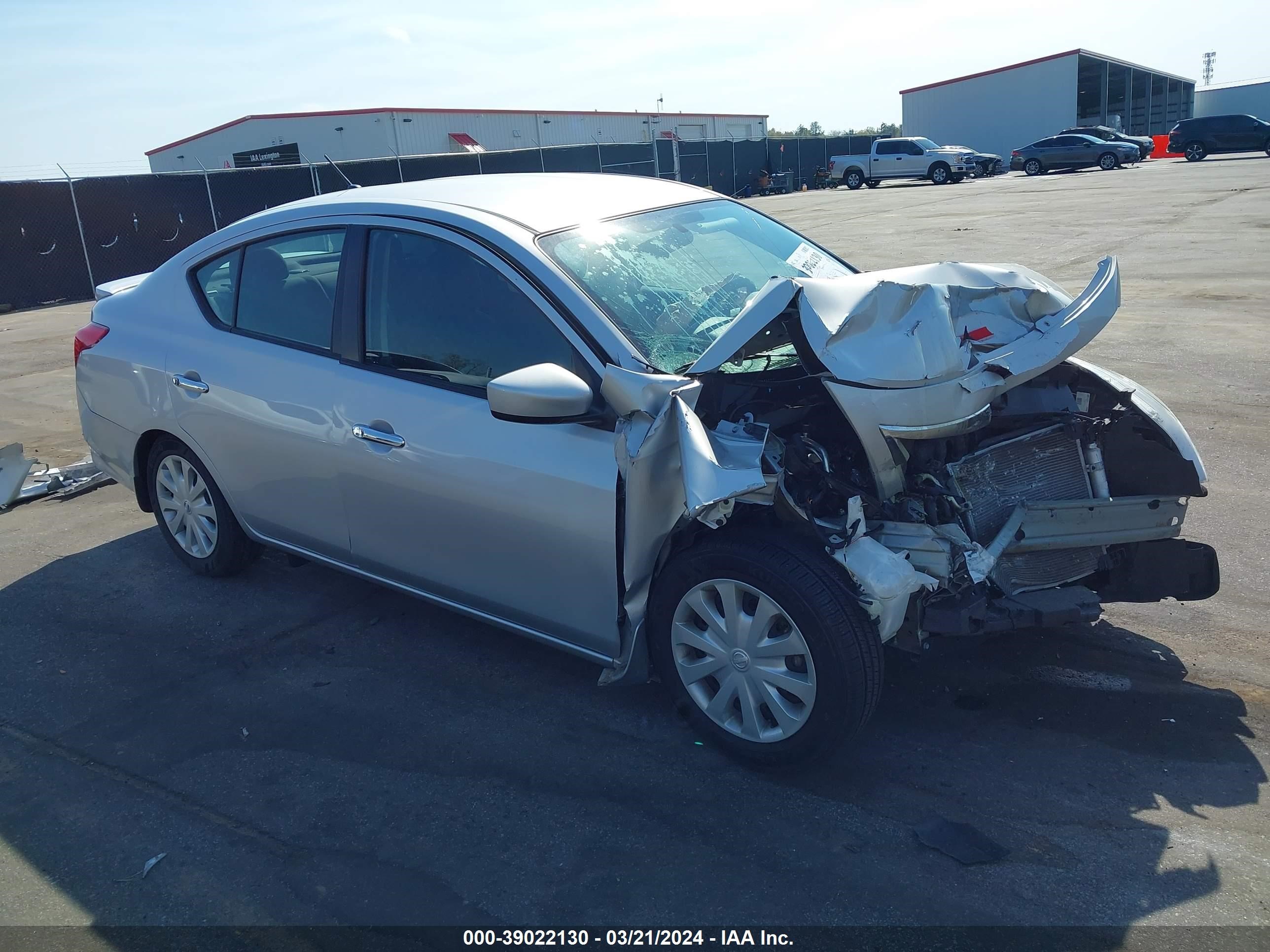 nissan versa 2018 3n1cn7ap1jl882984