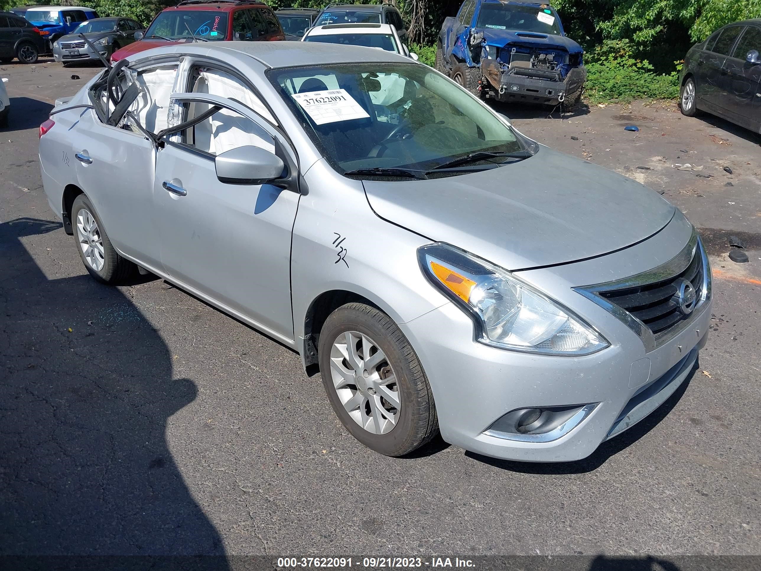 nissan versa 2018 3n1cn7ap5jl815126