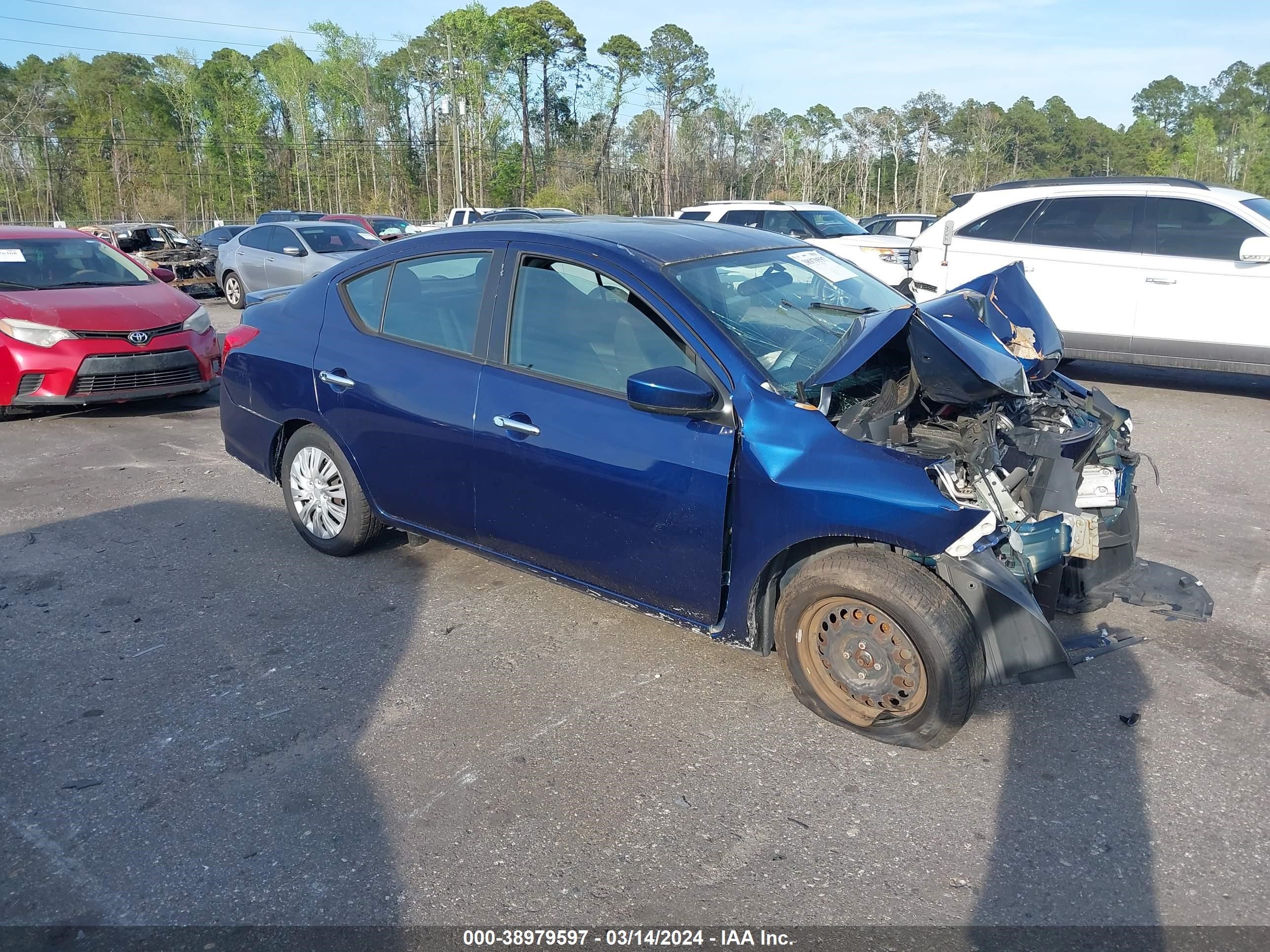 nissan versa 2018 3n1cn7ap5jl817118