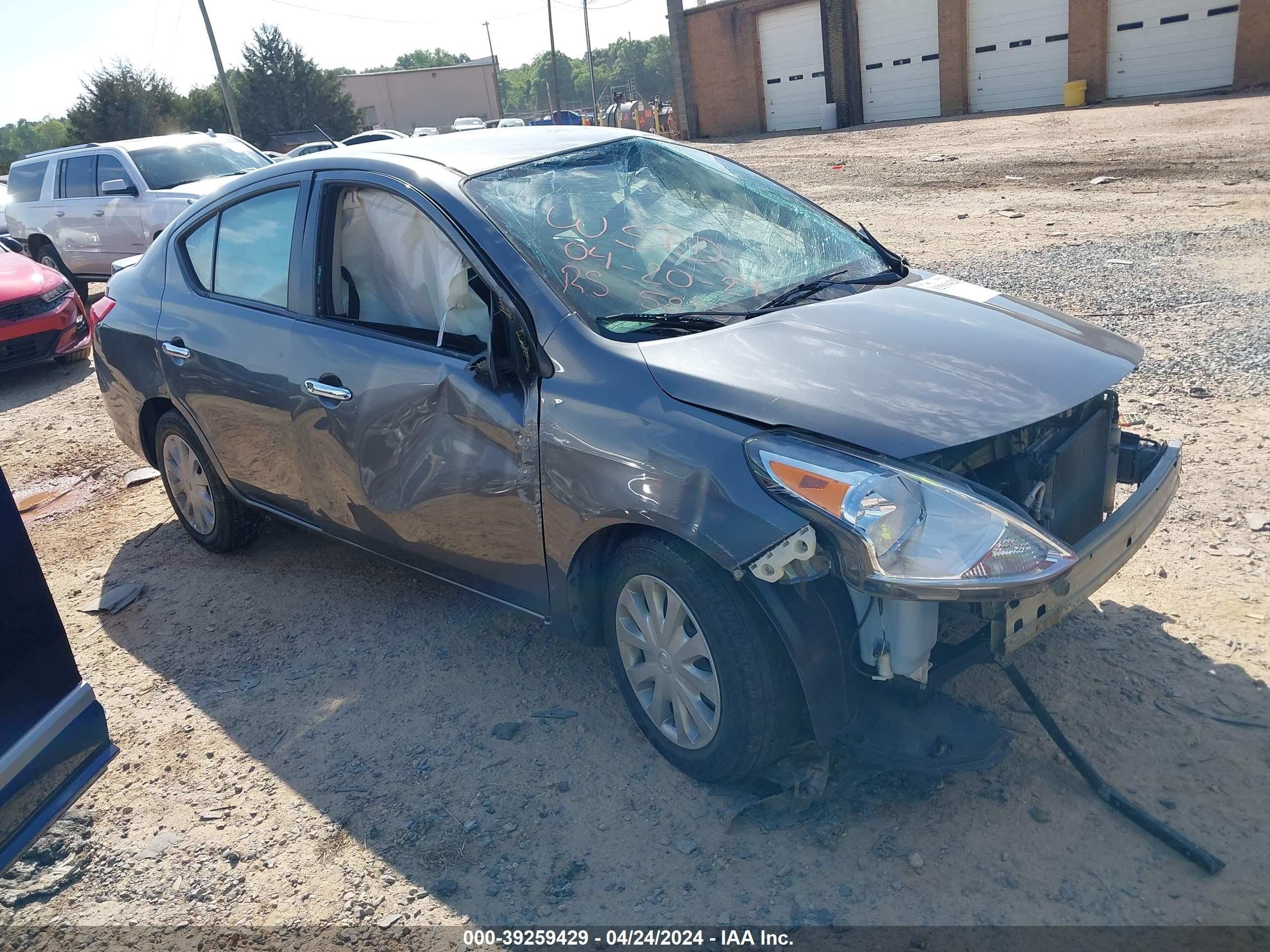 nissan versa 2018 3n1cn7ap5jl885855