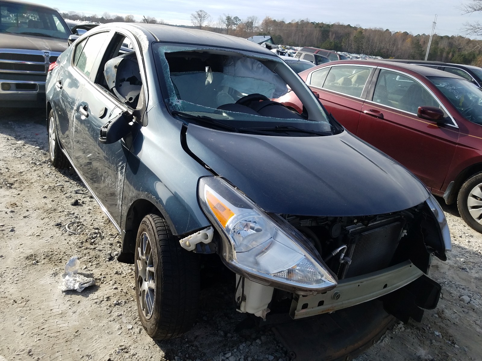 nissan versa s 2015 3n1cn7ap8fl943495