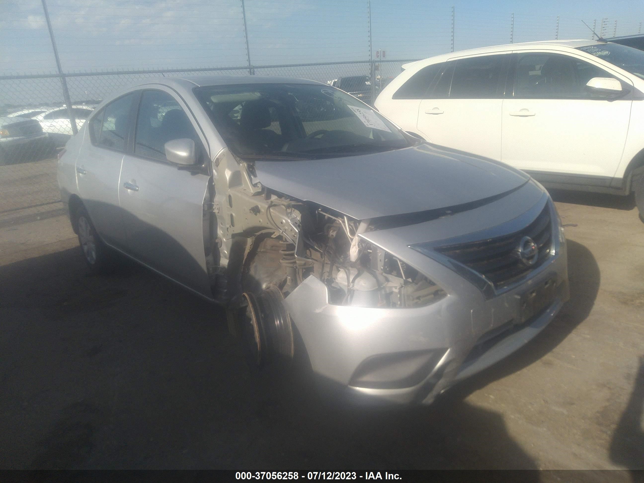 nissan versa 2018 3n1cn7ap9jl843169