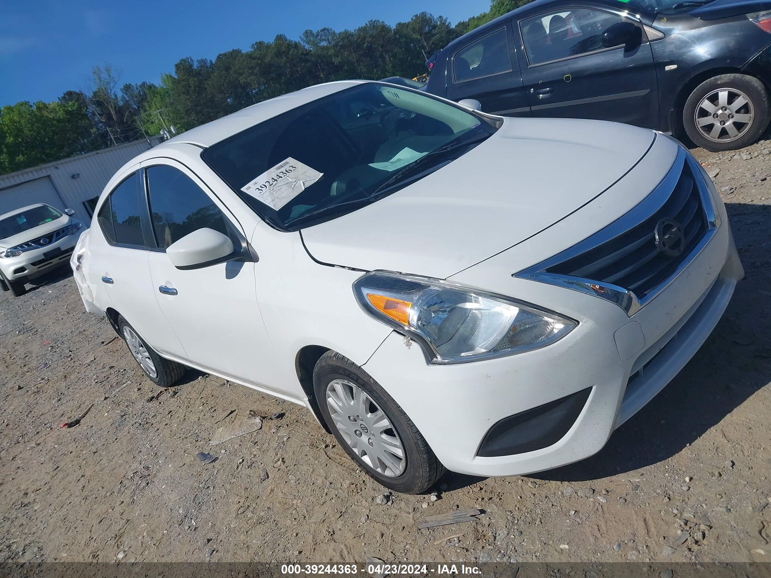 nissan versa 2018 3n1cn7apxjl833833