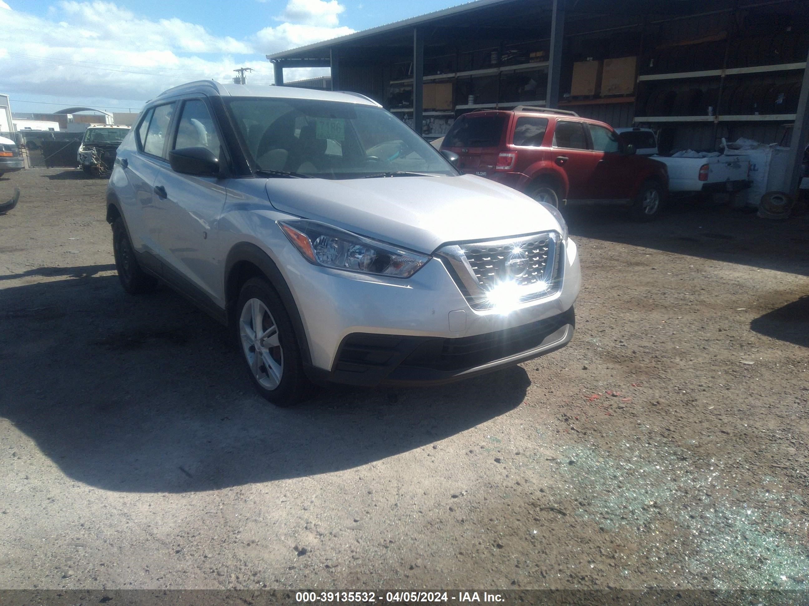 nissan kicks 2018 3n1cp5cu4jl536039