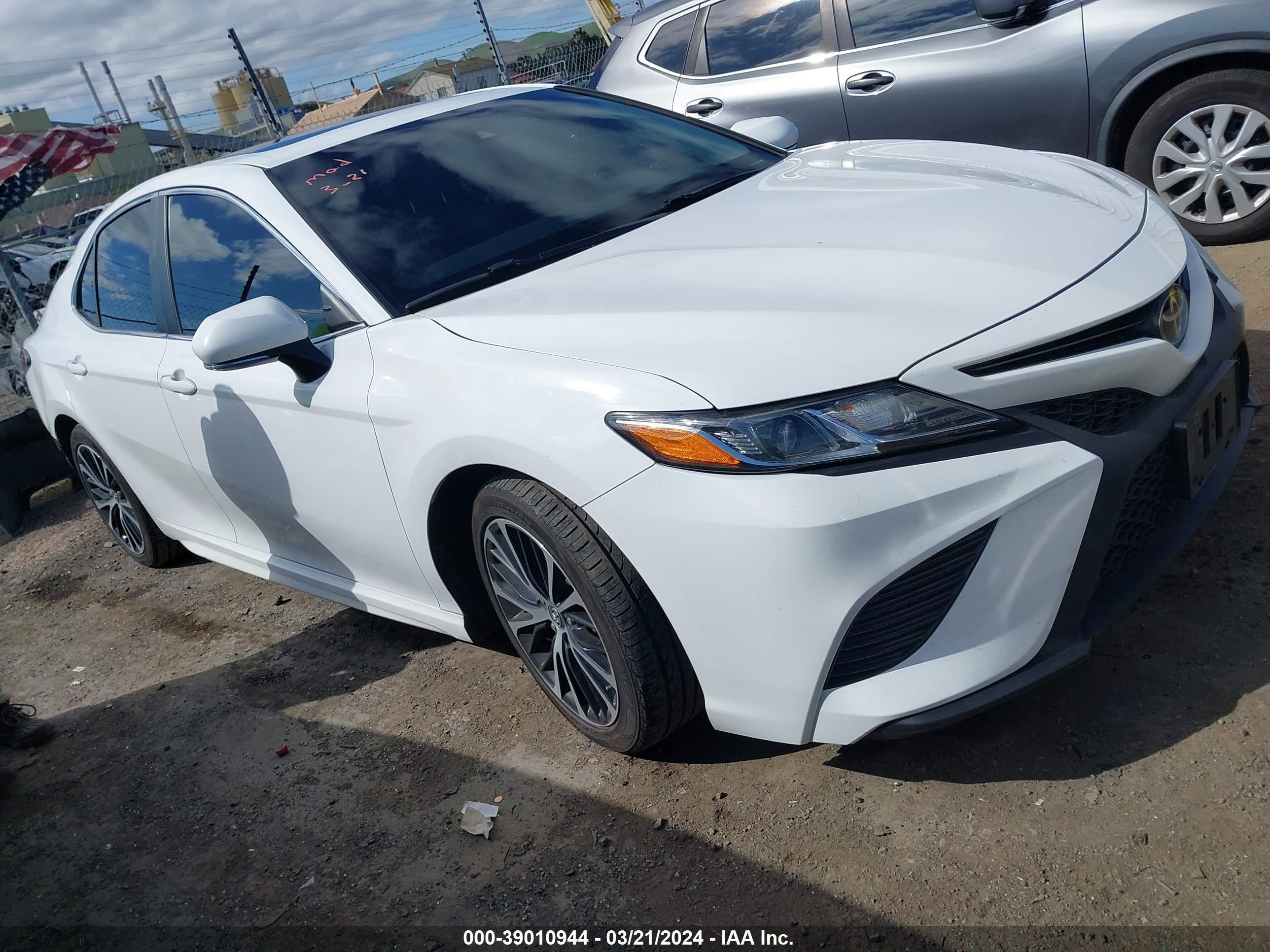 toyota camry 2018 4t1b11hk1ju095630