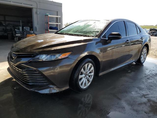 toyota camry l 2018 4t1b11hk2ju628780