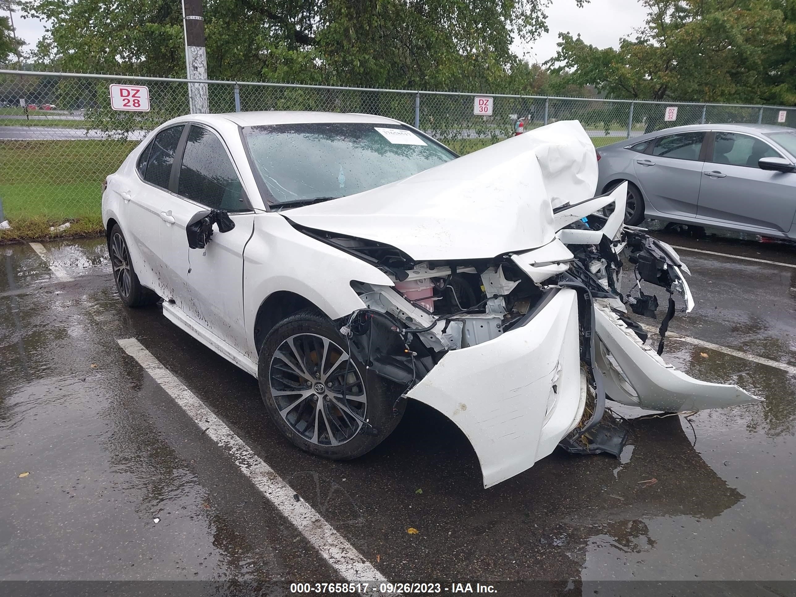 toyota camry 2018 4t1b11hk7ju610016