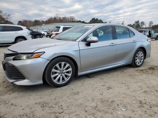 toyota camry l 2018 4t1b11hk8ju032637