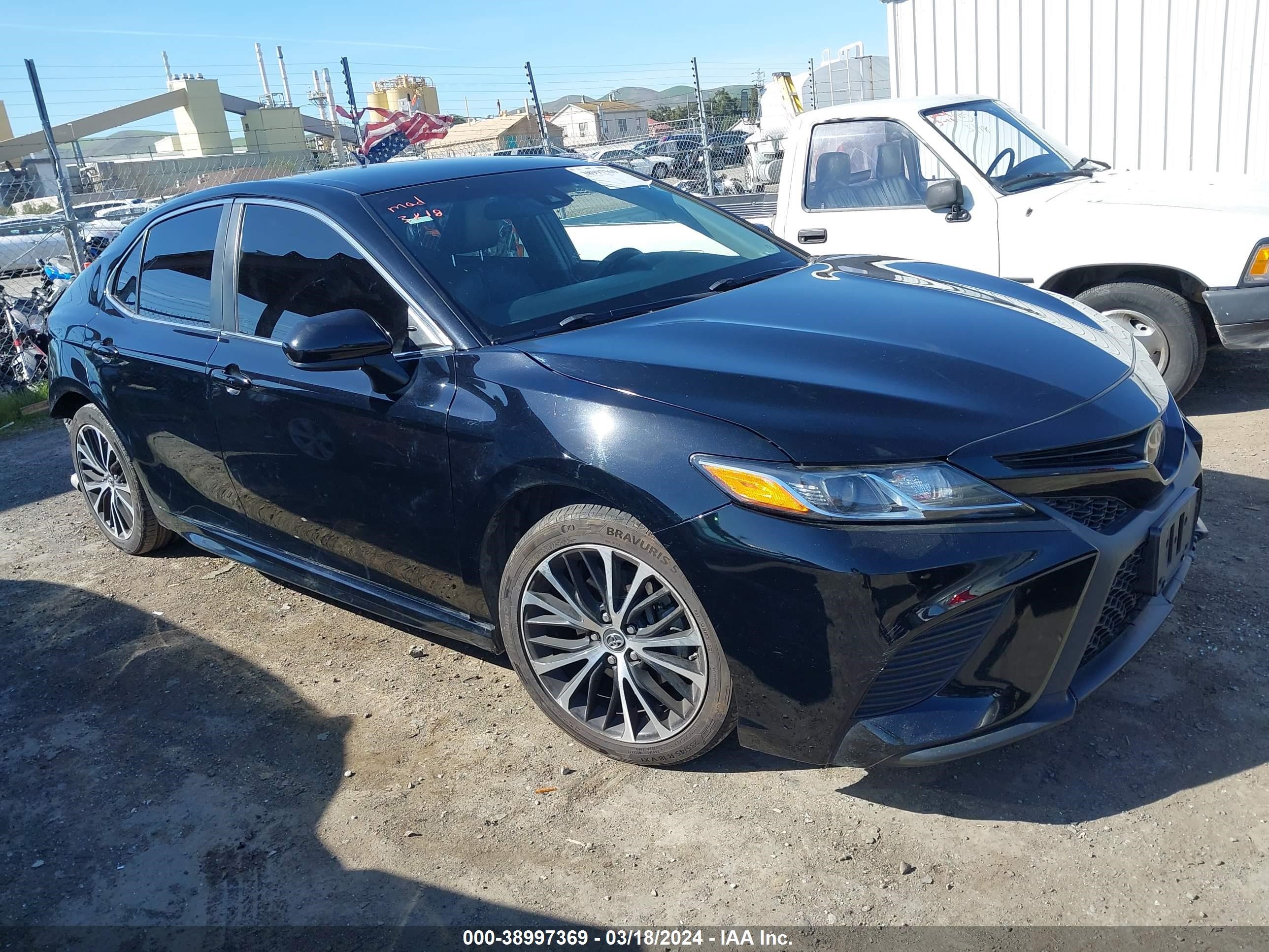 toyota camry 2018 4t1b11hk8ju529283