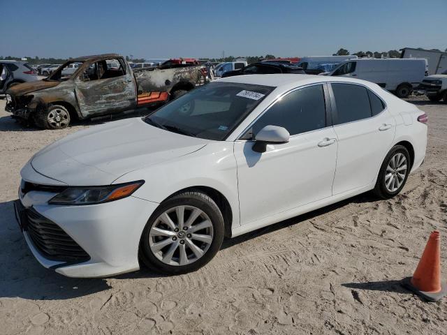 toyota camry l 2018 4t1b11hkxju584253