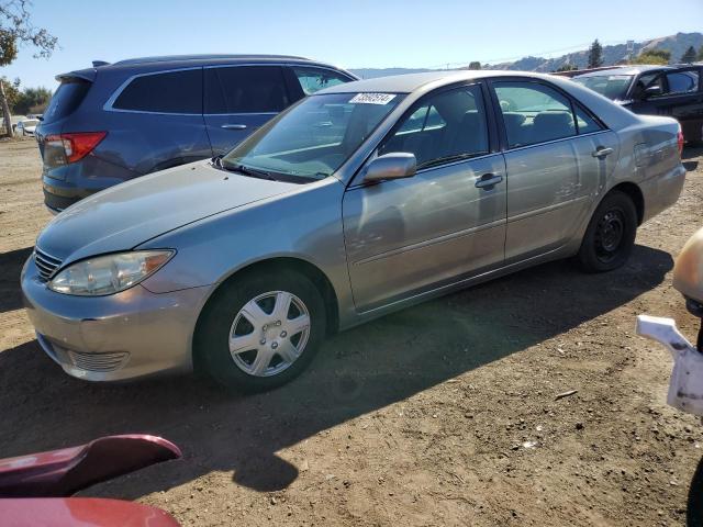 toyota camry le 2005 4t1be30k85u575522