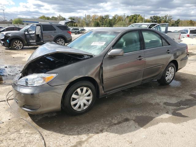 toyota camry le 2004 4t1be32k04u857486