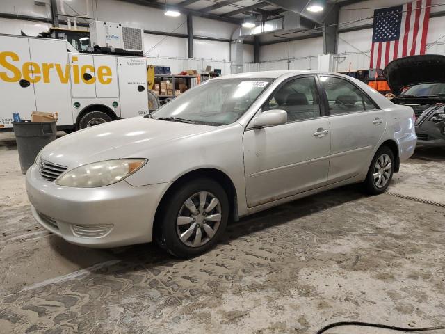 toyota camry le 2005 4t1be32k05u505588