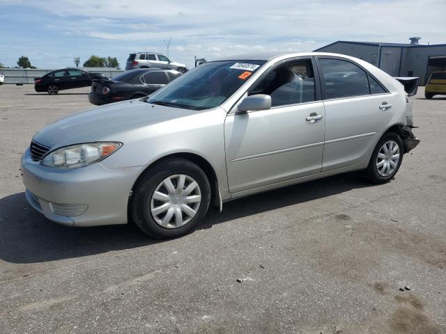 toyota camry le 2005 4t1be32k25u092136