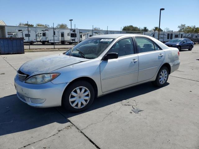 toyota camry le 2005 4t1be32k25u504989