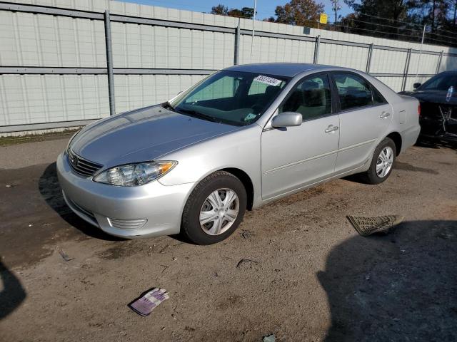 toyota camry le 2005 4t1be32k45u511636