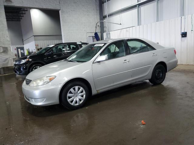 toyota camry le 2005 4t1be32k65u089840