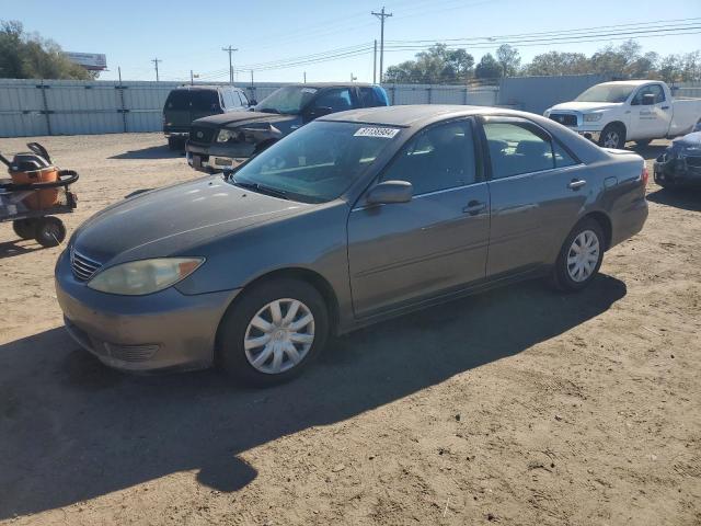 toyota camry le 2005 4t1be32k65u519561