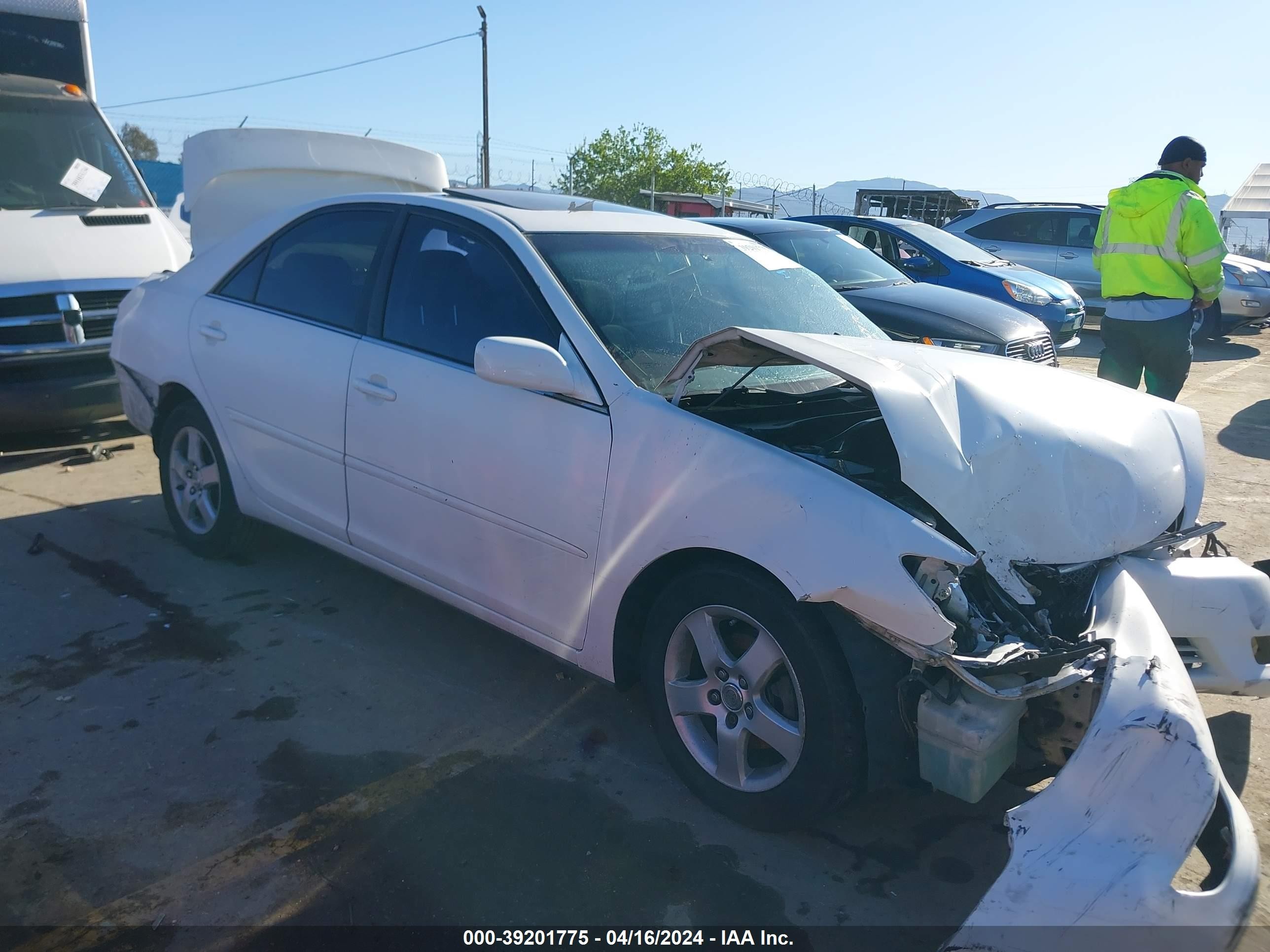 toyota camry 2005 4t1be32k75u560524