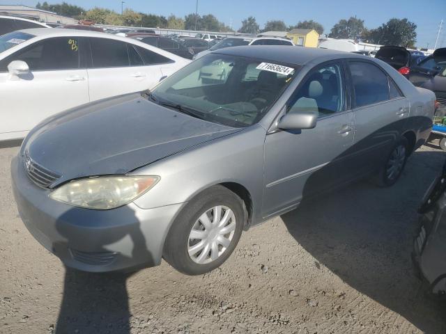 toyota camry le 2005 4t1be32k85u991681