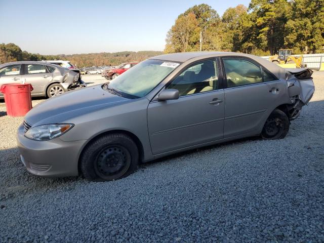 toyota camry le 2005 4t1be32k95u388058