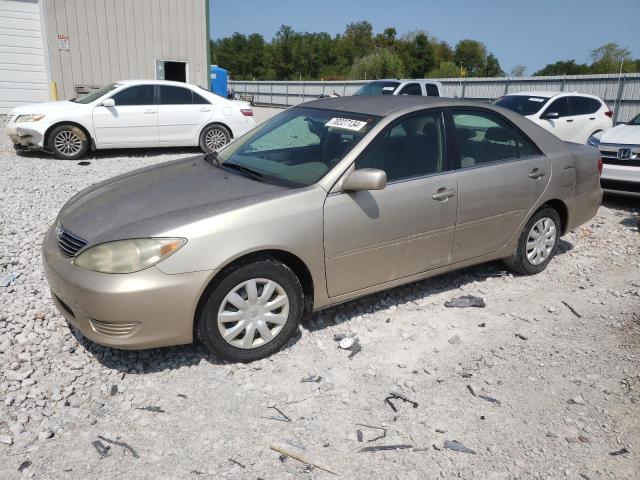 toyota camry le 2005 4t1be32kx5u565541