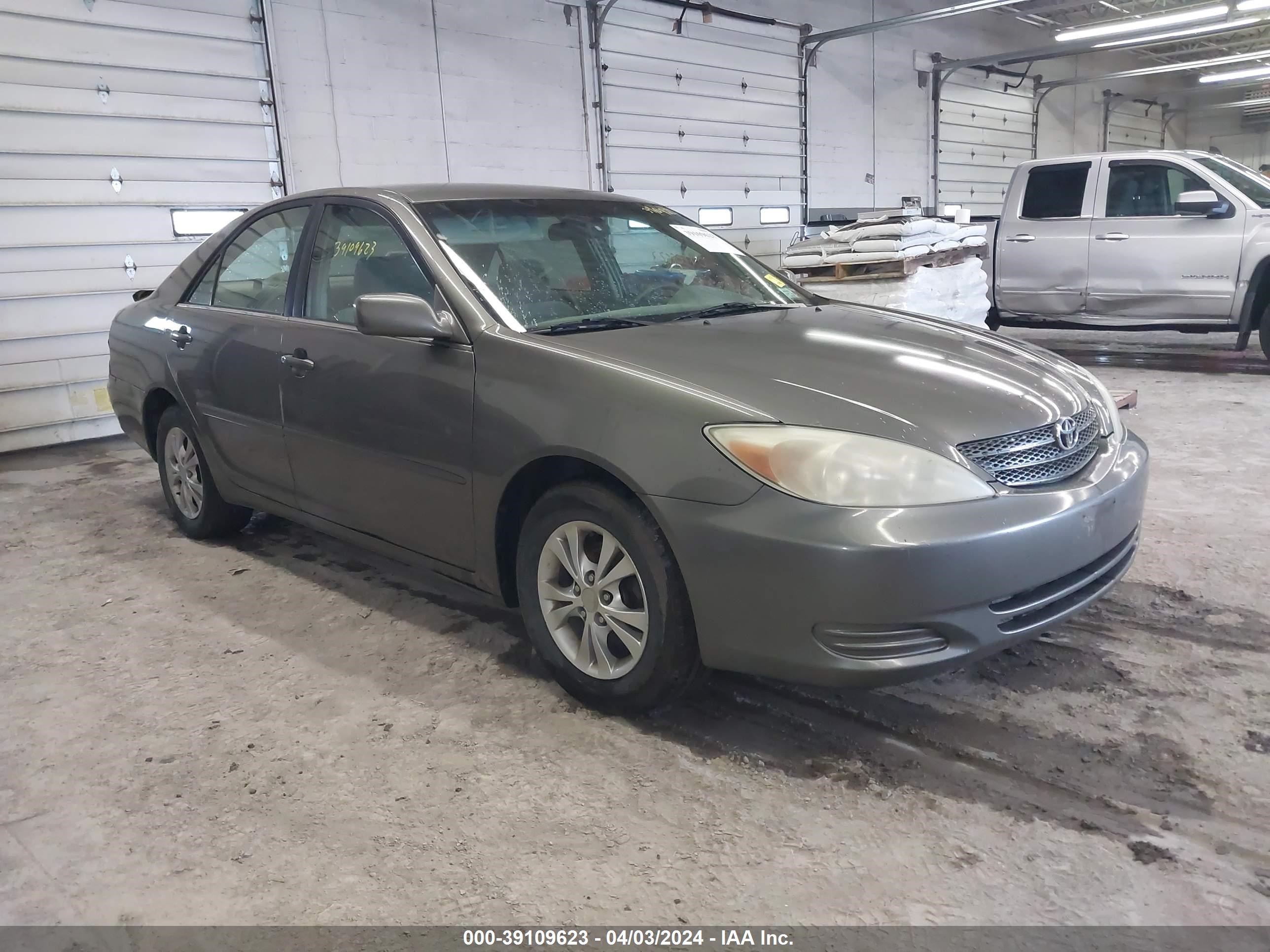 toyota camry 2004 4t1bf30k74u577760