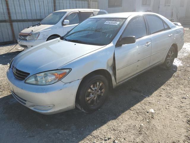 toyota camry le 2004 4t1bf32k84u066121