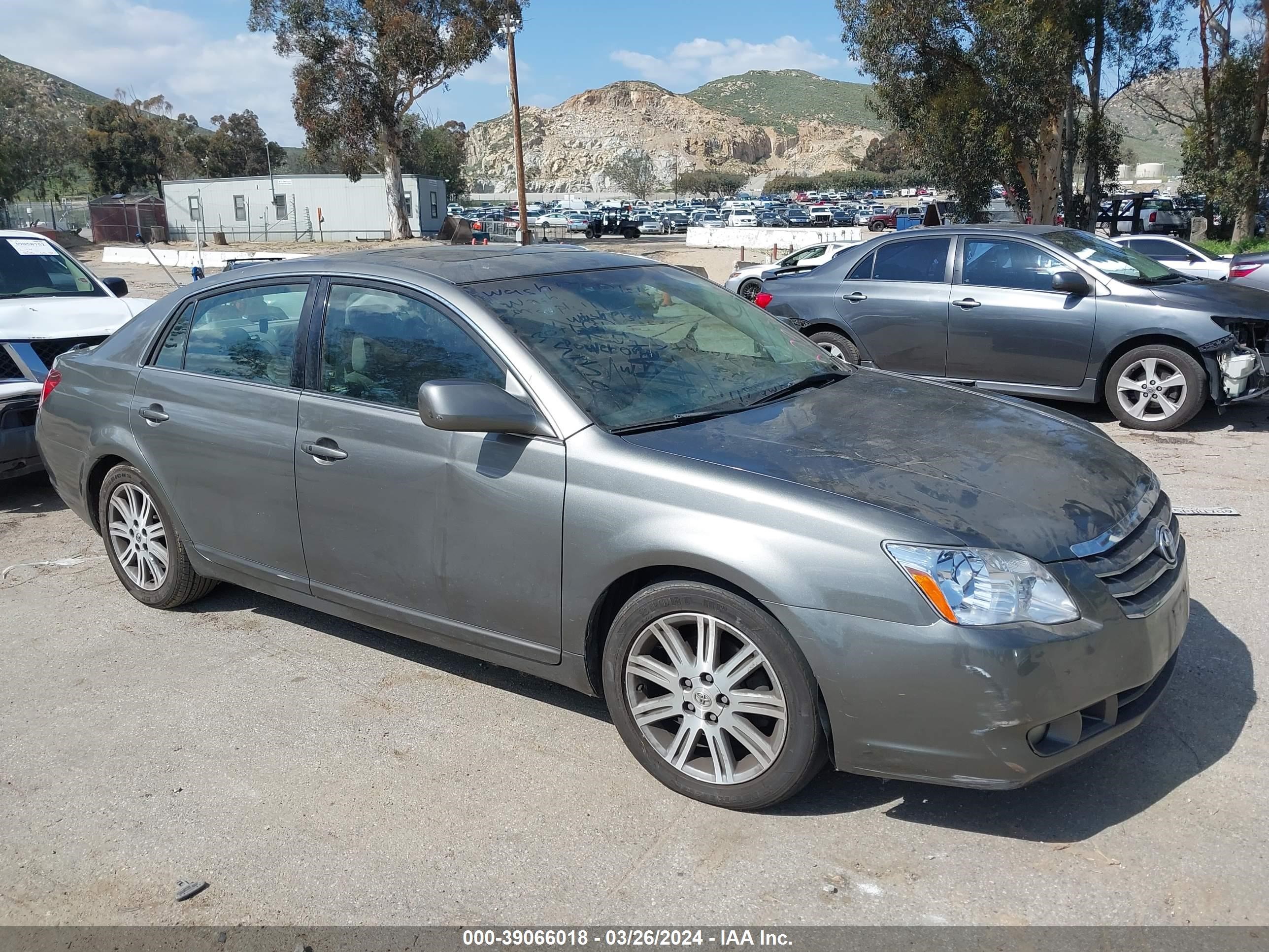 toyota avalon 2005 4t1bk36b15u037728