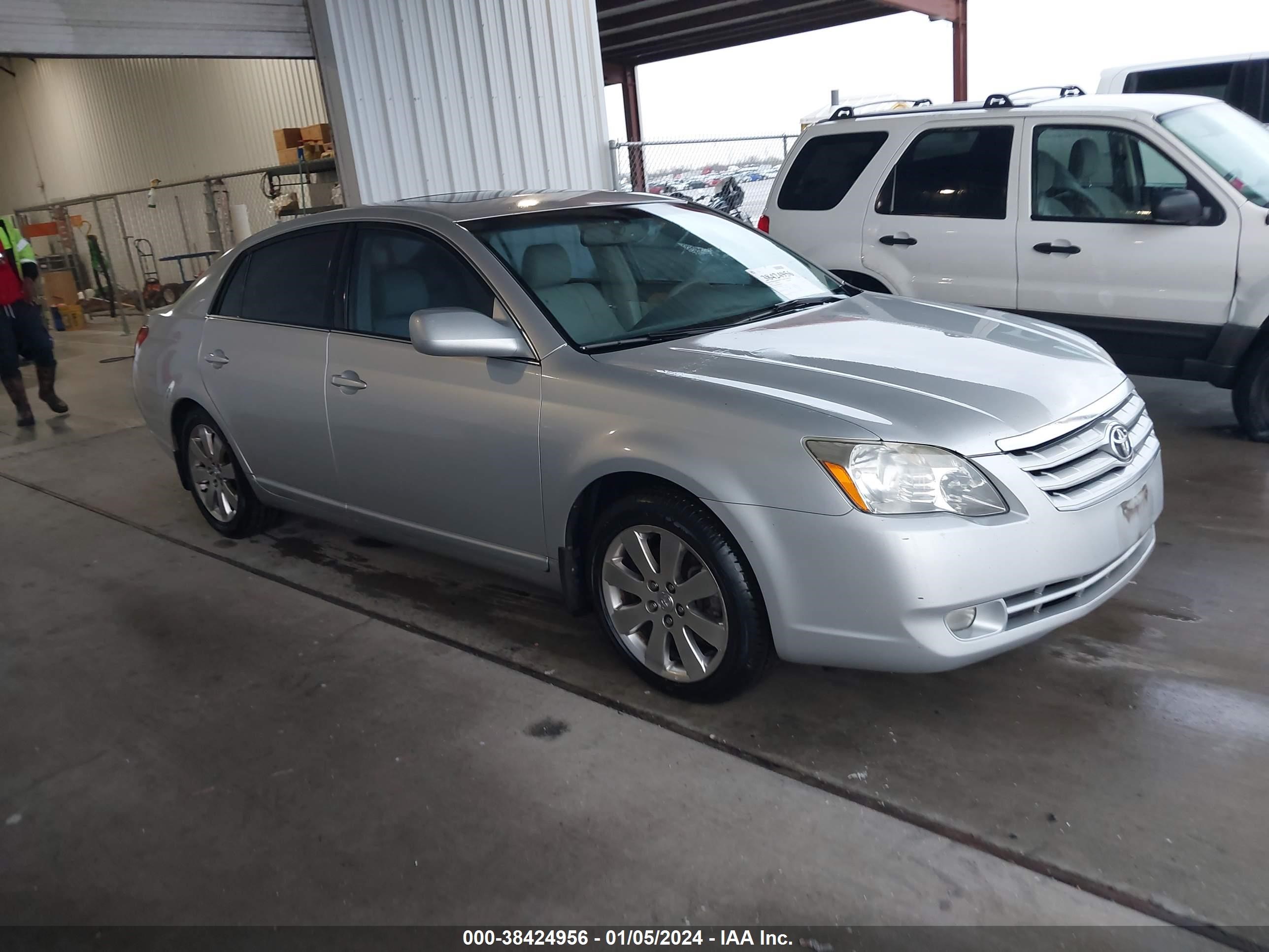 toyota avalon 2005 4t1bk36b45u053843