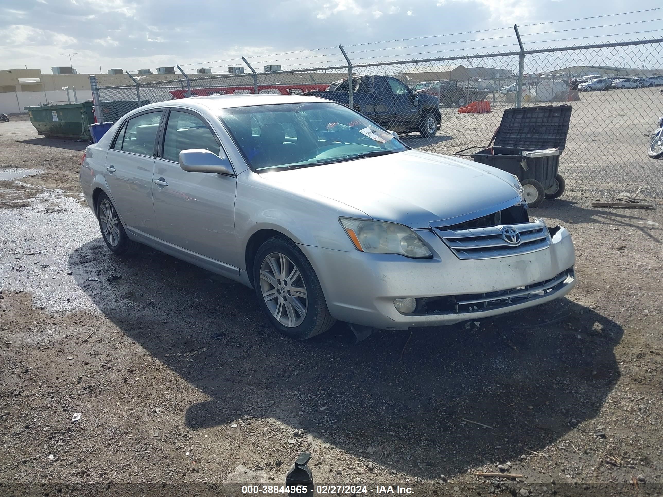 toyota avalon 2005 4t1bk36b65u060325