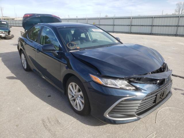 toyota camry le 2021 4t1c11ak8mu569818